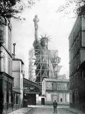 1879_paris_avant_rue_Chazelles_Statue_de_la_Liberte