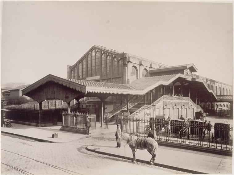 paris-avant-gare-saint-lazare-cour-rome-2-mars-1885