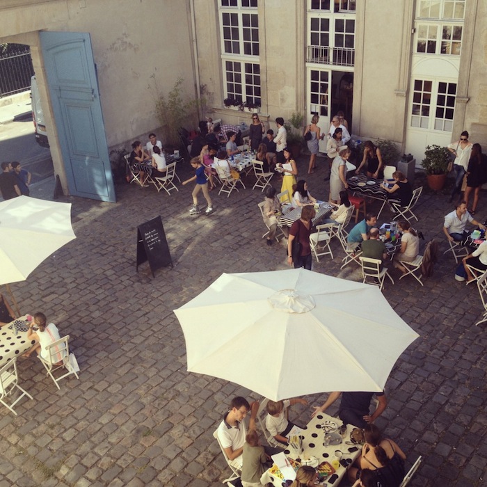 paris-terrasse-été-cafe-suedois