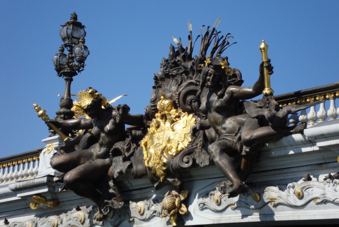 Nymphes_de_la_Neva_sur_le_Pont_Alexandre_III paris statue
