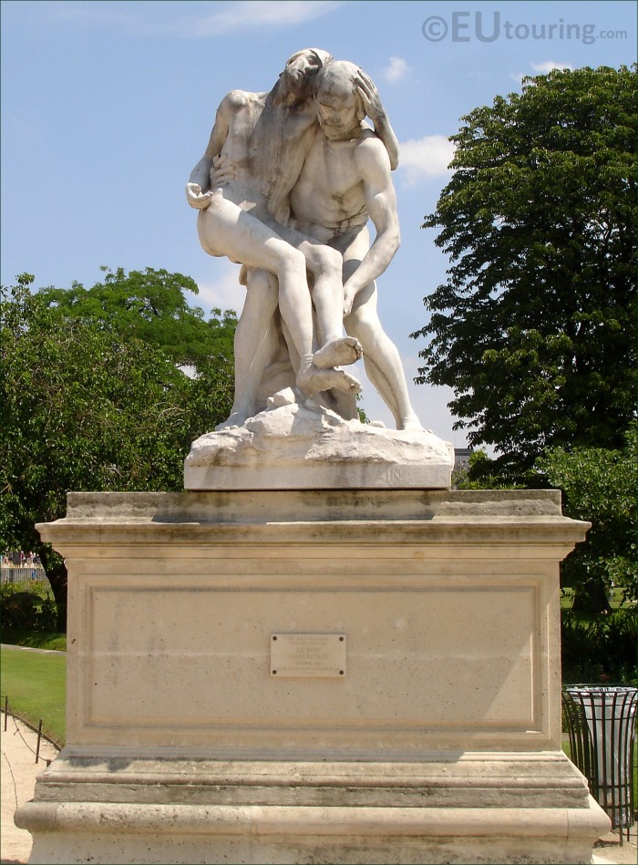 bon-samaritain-statue-paris