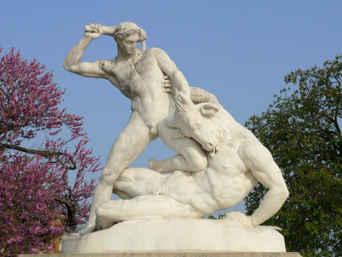 thesee-minotaure-statue-paris