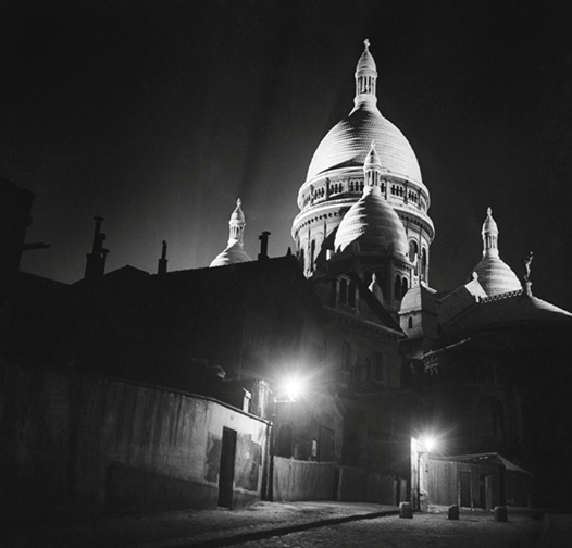 Amazing Historical Photo of Sacre-Coeur Basilica, Paris in 1940 