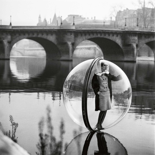 Melvin-Sokolsky-s-rie-Bubble-pour-Harper-s-Bazaar-1963