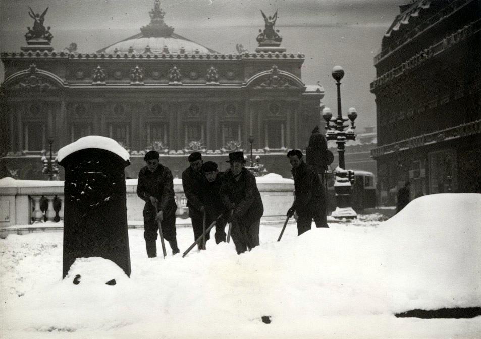 This is What Paris Opera Looked Like  in 1948 