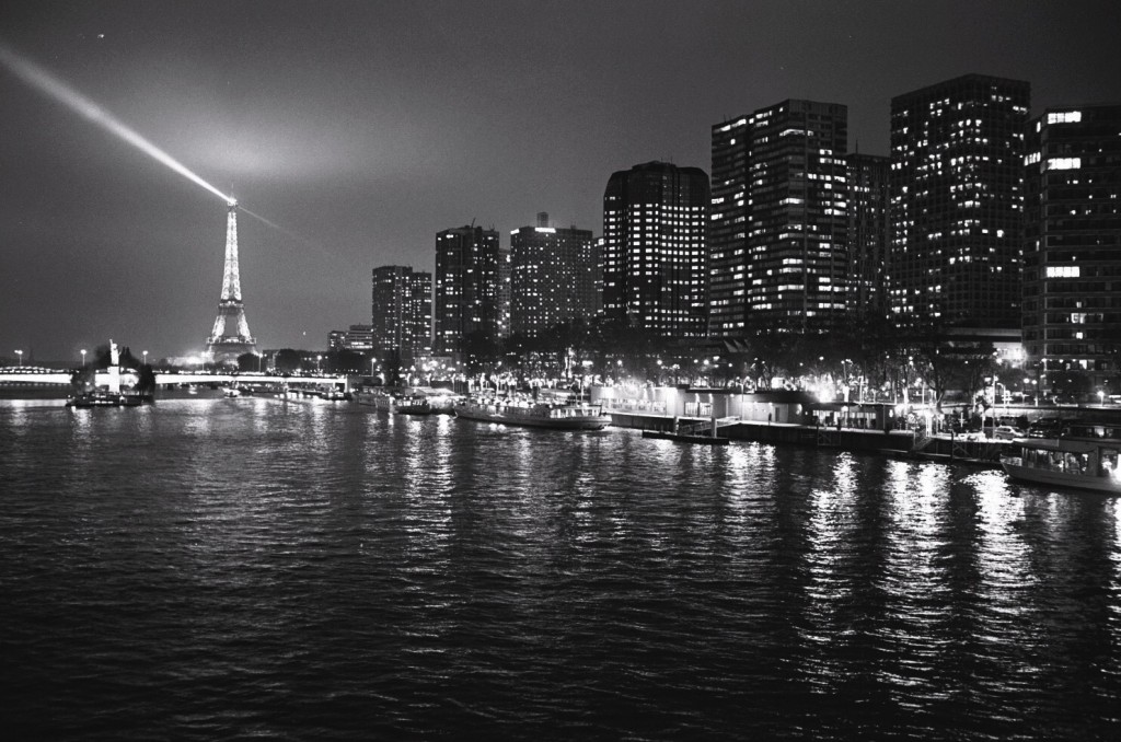 Stunning Image of Eiffel Tower in 1986 