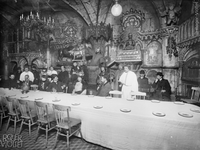 Paris XVIIIème arr., Montmartre. L'intérieur du cabaret Le Ciel, jumeau de celui de L'Enfer, 53, boulevard de Clichy. 1904.