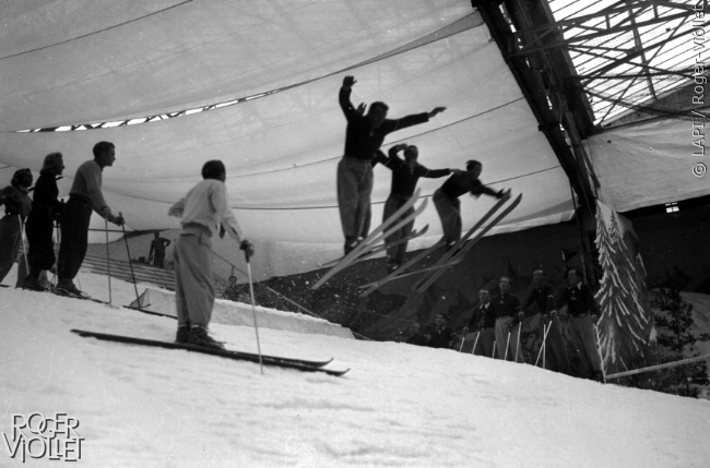 Ski dans la neige artificielle. Paris, 1939.