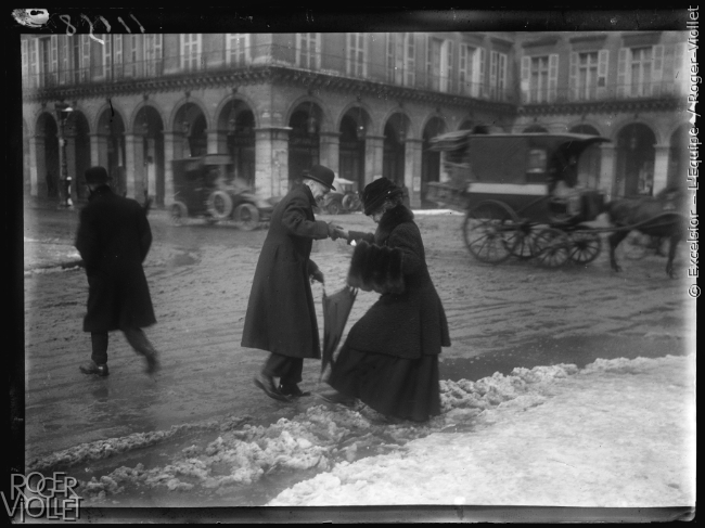 Guerre 1914-1918. La fonte des neiges à Paris, le 8 mars 1917.