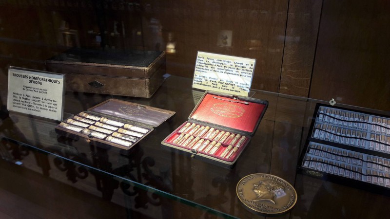 trousse-homeopathique-musee-histoire-medecine-paris
