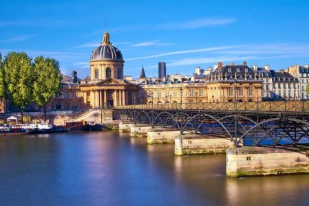 Pont des arts, par Tilialucida (Shutterstock). Meilleurs lieux pour un premier baiser
