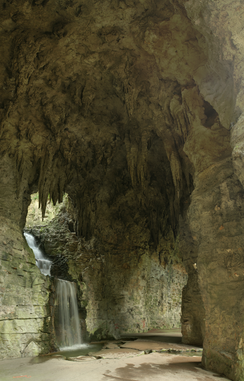 grotte des Buttes Chaumont