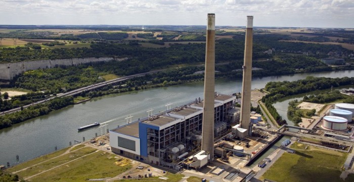 Vue aérienne de la centrale thermique de Porcheville, en bord de Seine, électricité