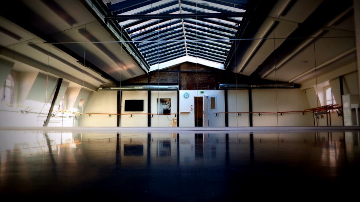 salle-danse-planquee-paris-studio-expositions