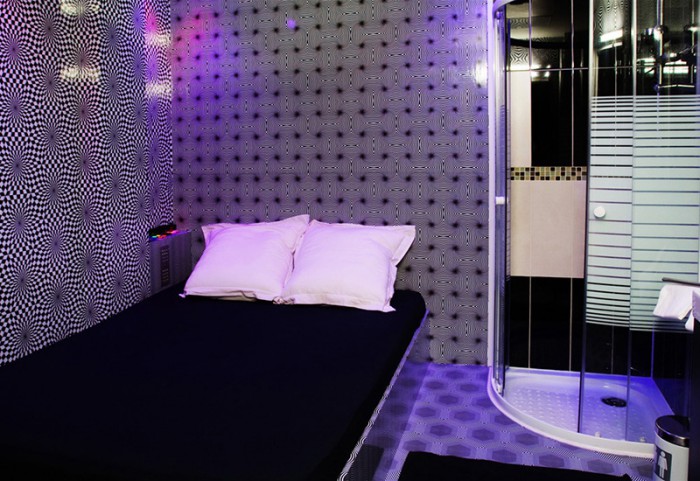 love-hotel-chambre-psychedelik-paris