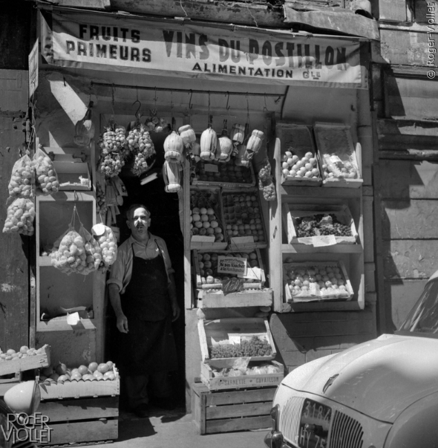 Epicerie italienne, rue de Montpensier. Paris (Ier arr.), août 1959.
