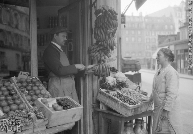 Marchand de fruits. Paris, 1928.