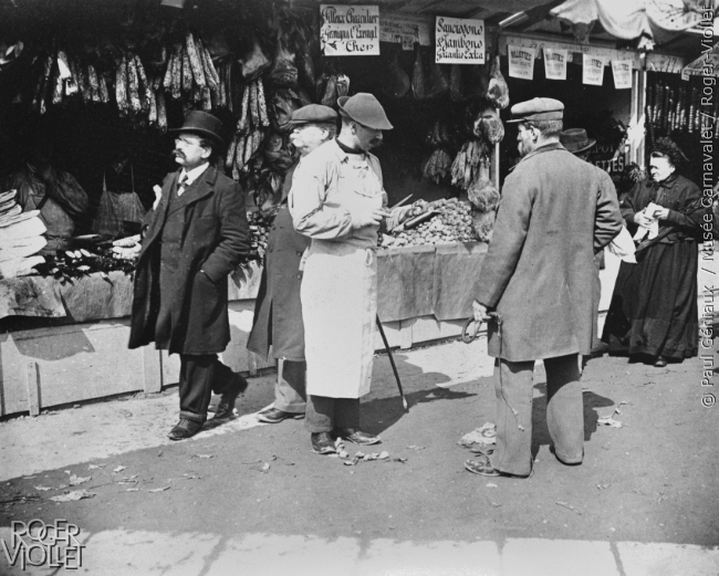 La foire aux jambons, boulevard Richard Lenoir. Photographie de Paul Géniaux (né en 1873). Paris, musée Carnavalet.