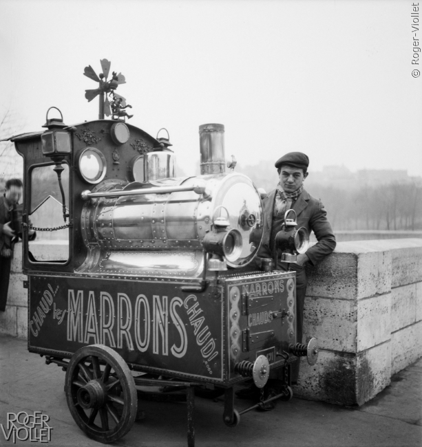 Marchands de marrons chauds. Paris, 1942.
