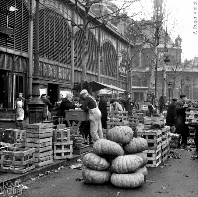 Les Halles centrales. Paris (Ier arr.), 1962.