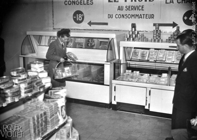 Supermarché Self-service. Paris, 1948.