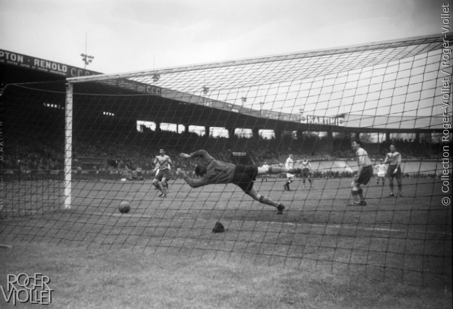 Match de football Racing Club contre Lyon. Parc des Princes, 30 septembre 1954.