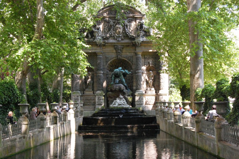 fontaine-medicis-jardin-luxembourg