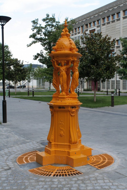 fontaine-wallace-esplanade-pierre-vidal-naquet-paris