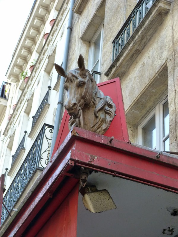 boucherie-chevaline-parisienne-decors-epoque