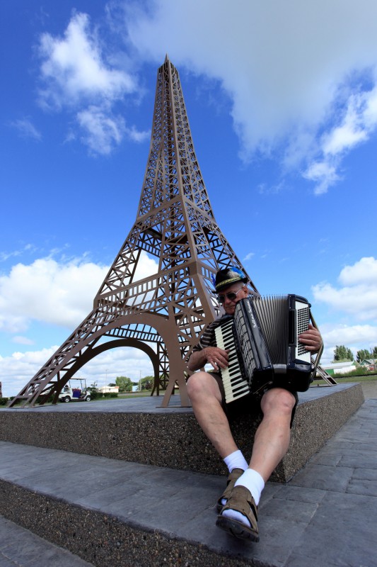 Les gens s'arrêtent pour une photo » : près de Cholet, une réplique de la tour  Eiffel 