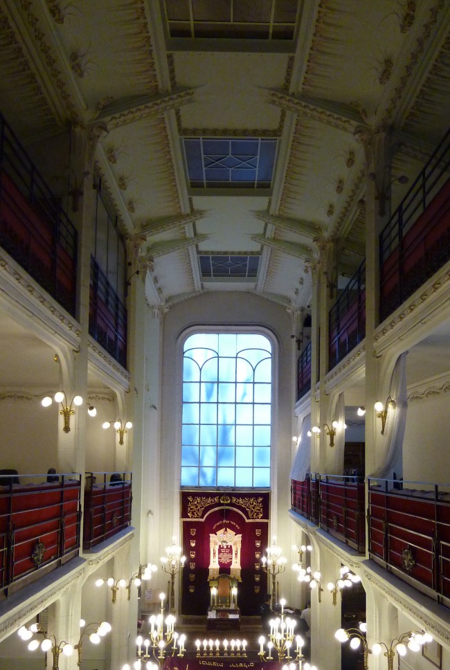 L'intérieur de la synagogue rue Pavée