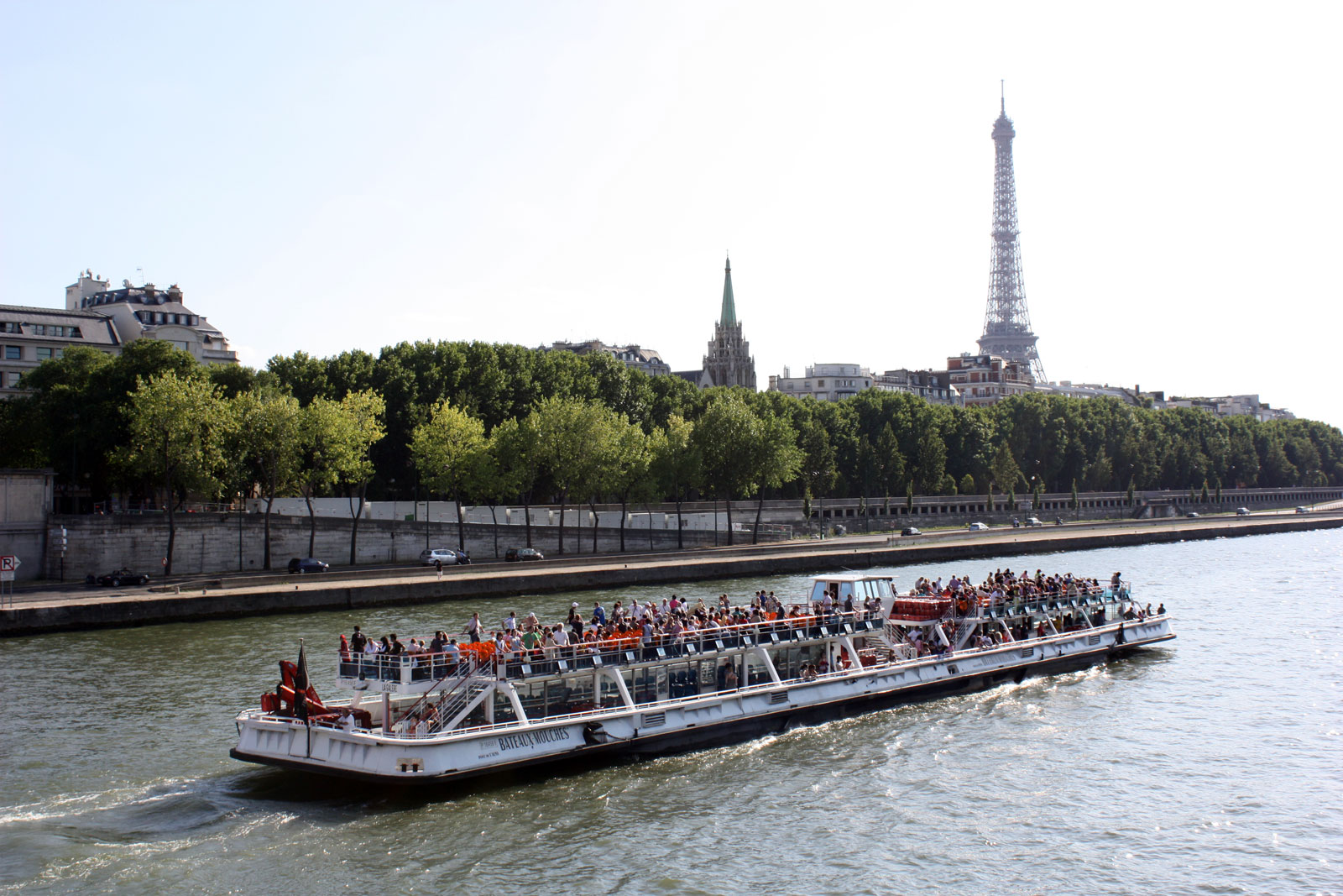 Un bateau mouche sur la Seine