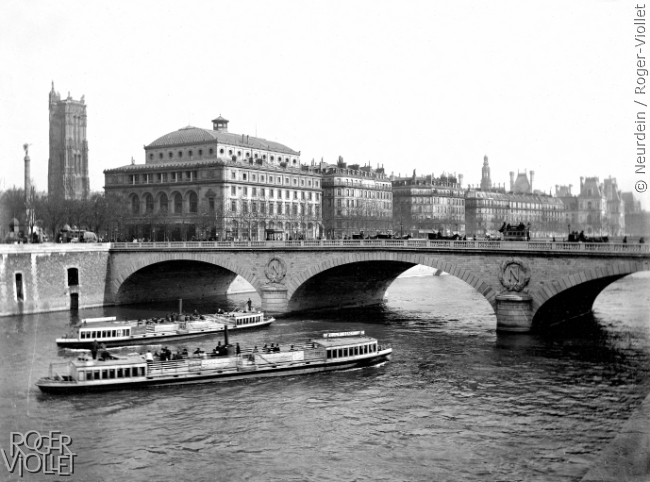 Les bateaux sur la Seine à Paris