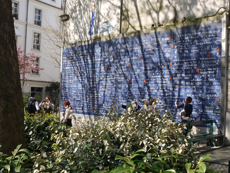 Le Mur des je t'aime - © Paris Zigzag / Wassila Djellouli