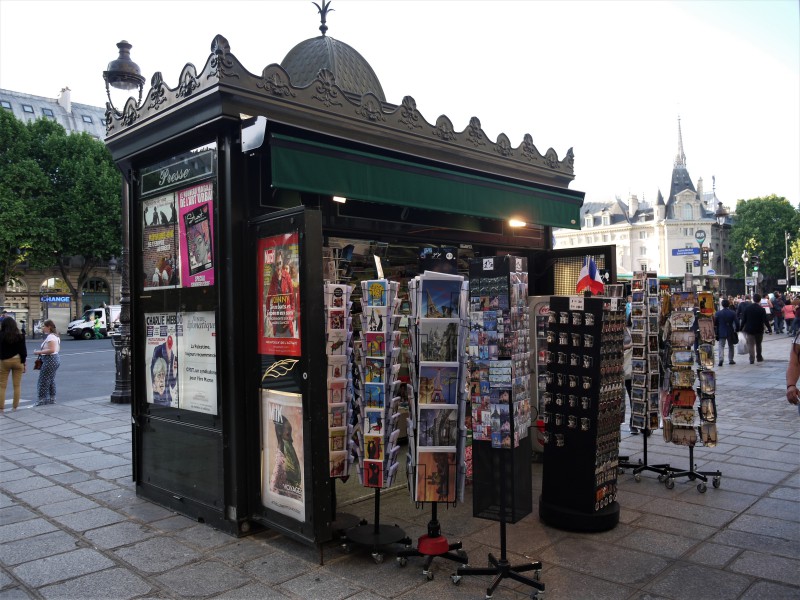 kiosques journaux paris