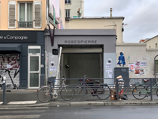 Entrée de la station de métro Robespierre à Montreuil, Seine-Saint-Denis © Chabe01