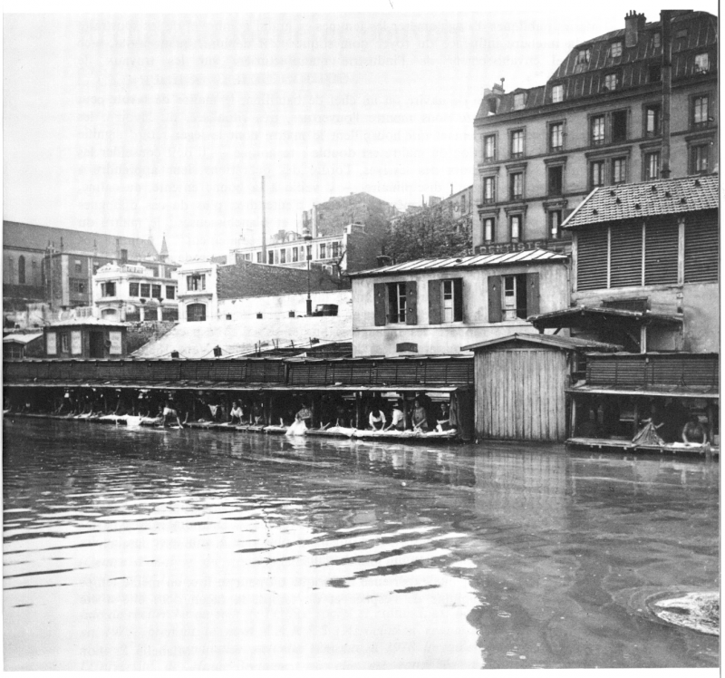 Un bateau-lavoir à Paris