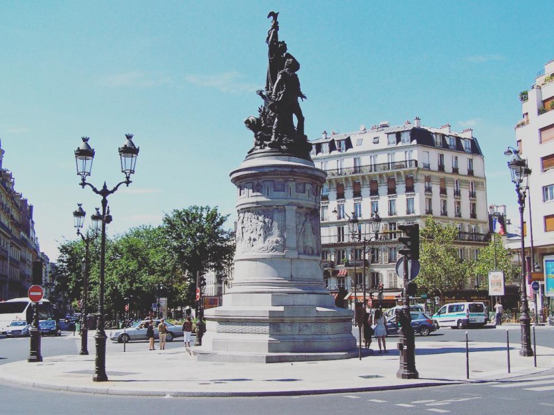 Place de Clichy, Paris - © neneadventure
