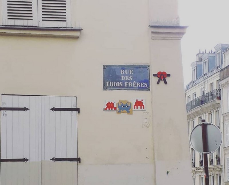 invader-street-art-paris-zigzag