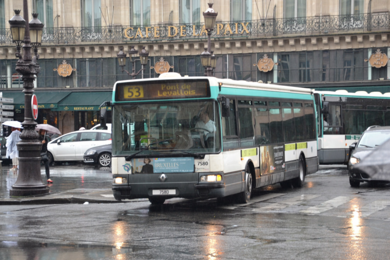 bus-parisien-jour-paris-zigzag