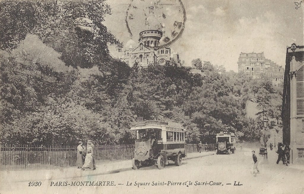 Au niveau du Square Saint-Pierre-Montmartre en 1930