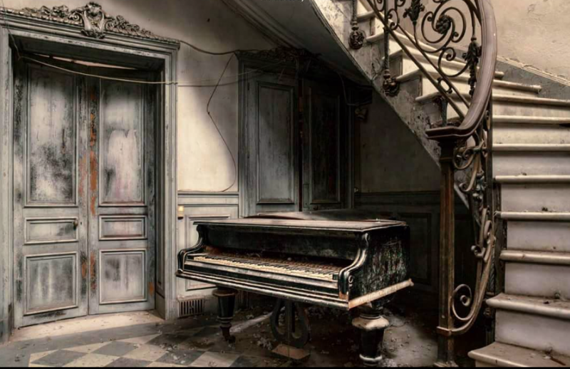 Le manoir Pavlovich abandonné près de Paris © XS
