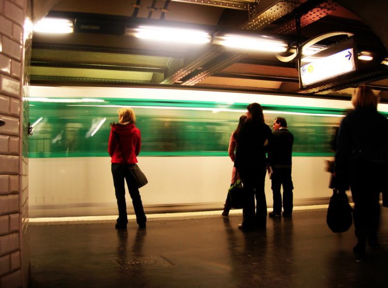 quai-metro-paris-zigzag