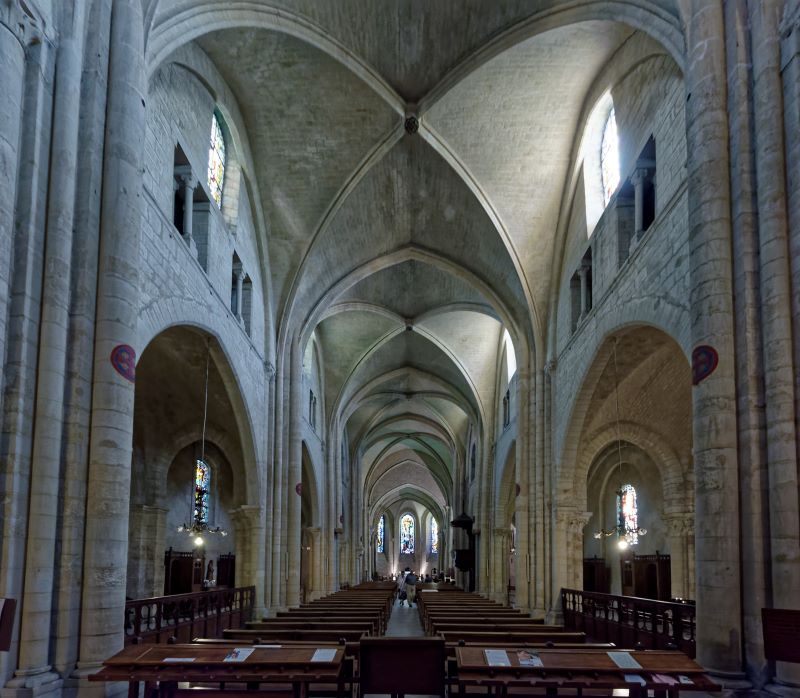 église-saint-pierre-montmartre-nef-paris-zigzag.JPEG