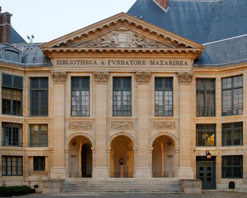 Fronton_de_la_Bibliotheque_Mazarine_Paris