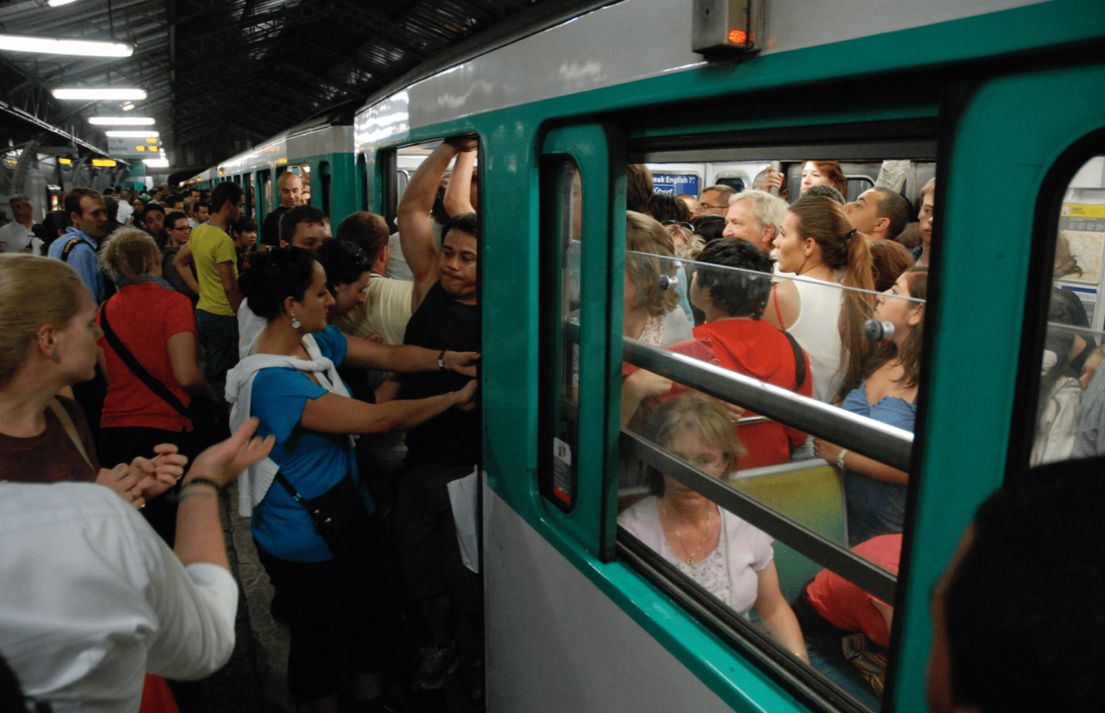 metro-plein-paris-zigzag