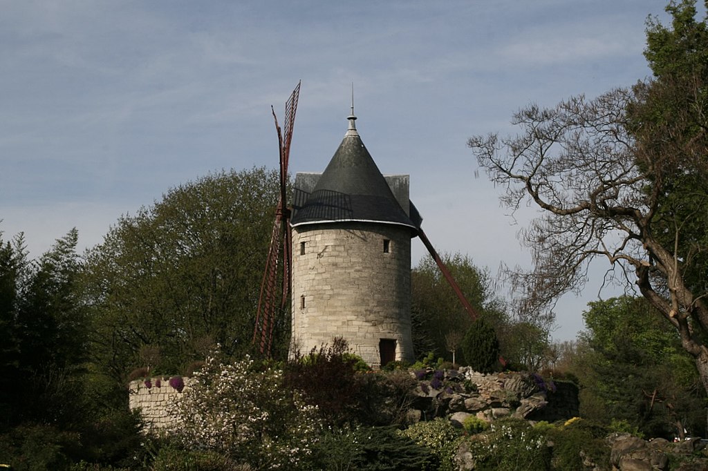 Le moulin de l’abbaye de Longchamp, plus ancien moulin existant encore à Paris. DR