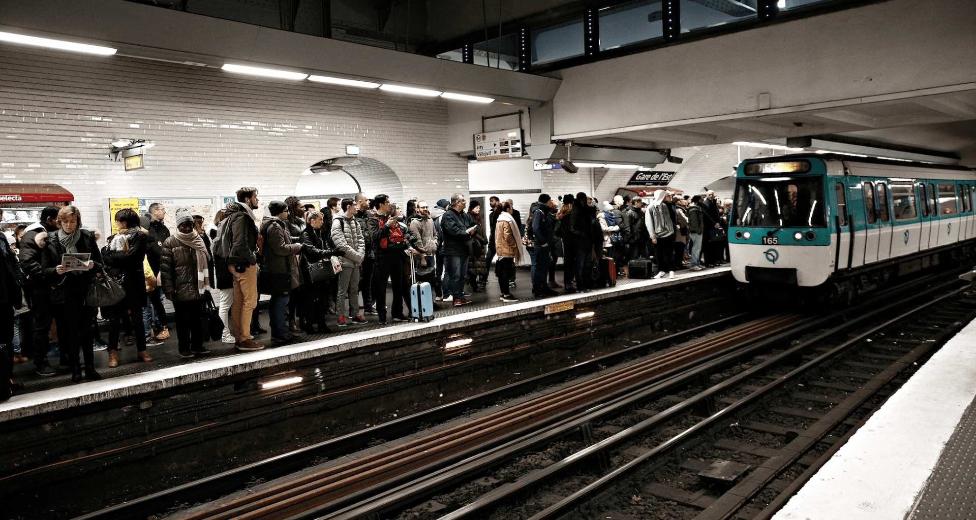 foule-metro-paris-zigzag