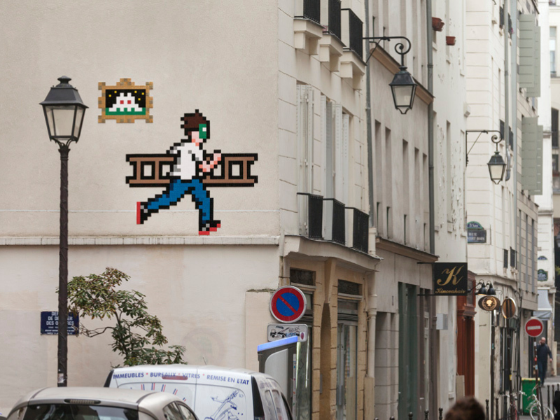 Invader est un artiste de street-art spécialisé dans la mosaique. Crédit : Invader