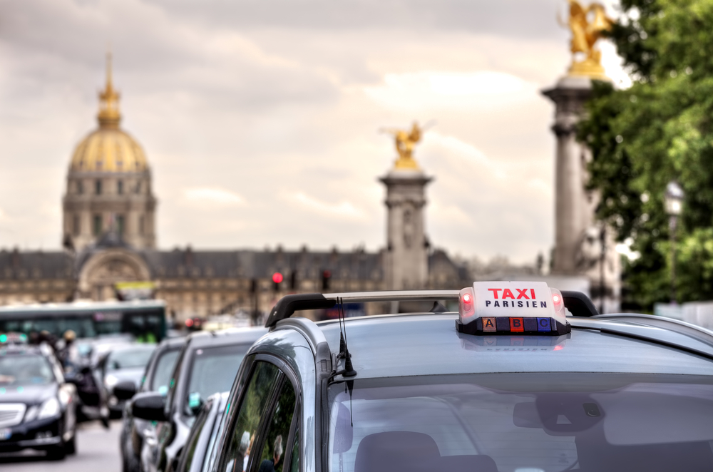 Insolite : un homme d'affaire demande une course en Uber de 1097 kilomètres depuis Paris !